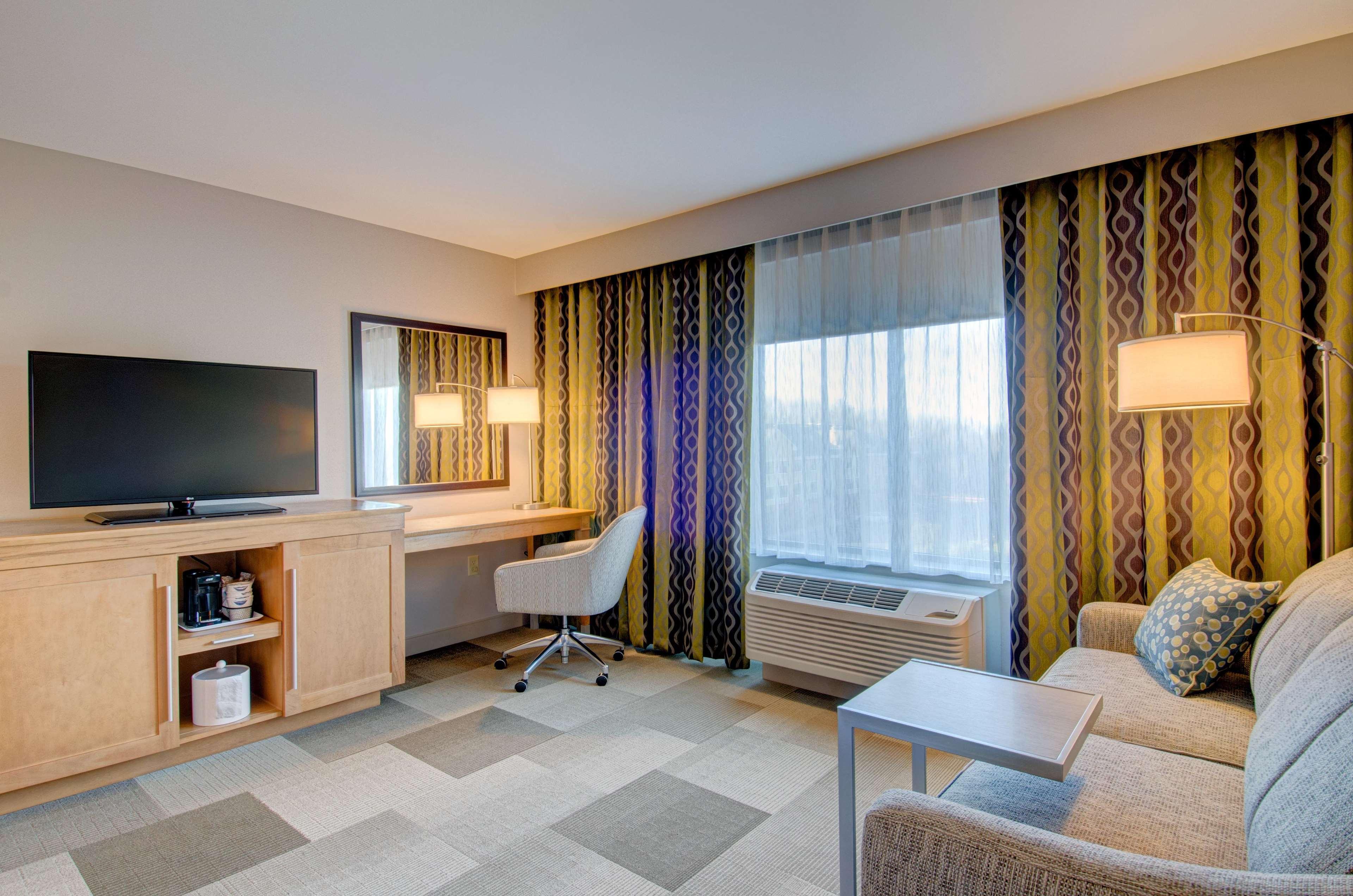 Hampton Inn Boston - Уестбъро Екстериор снимка