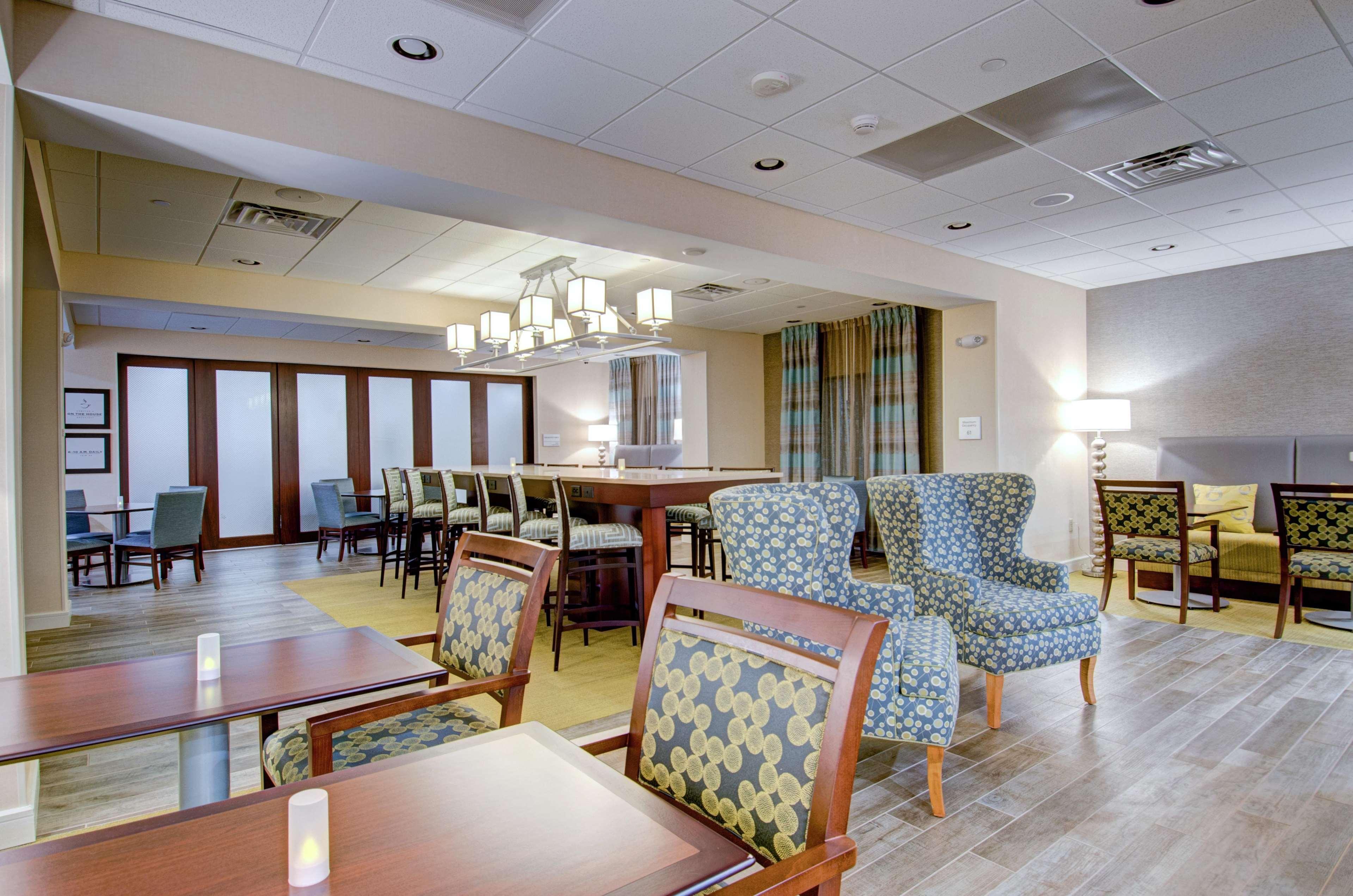 Hampton Inn Boston - Уестбъро Екстериор снимка