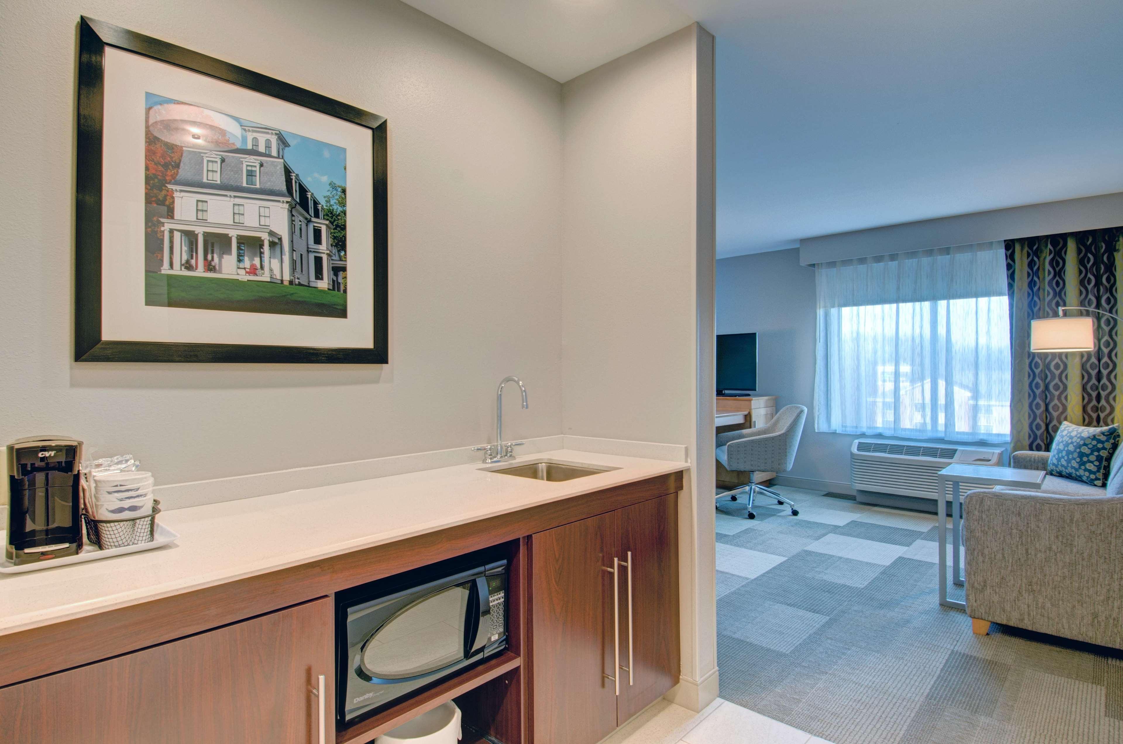 Hampton Inn Boston - Уестбъро Екстериор снимка