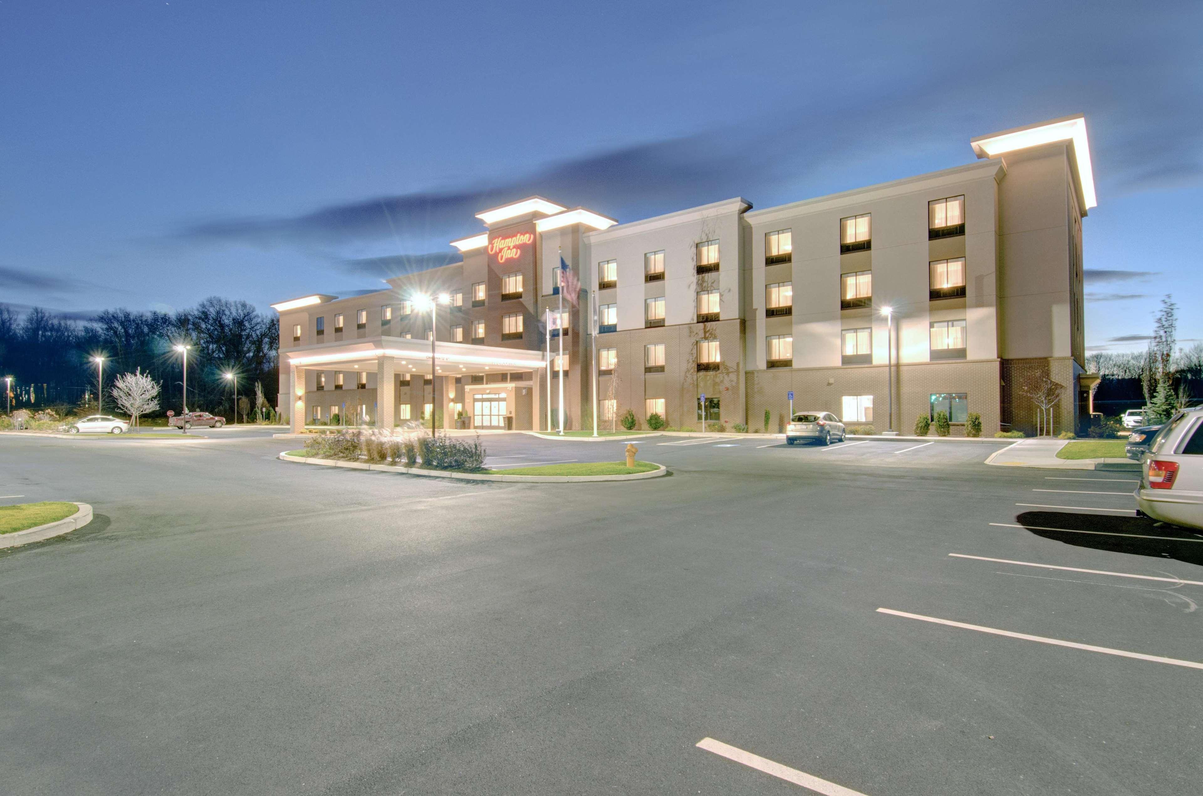 Hampton Inn Boston - Уестбъро Екстериор снимка