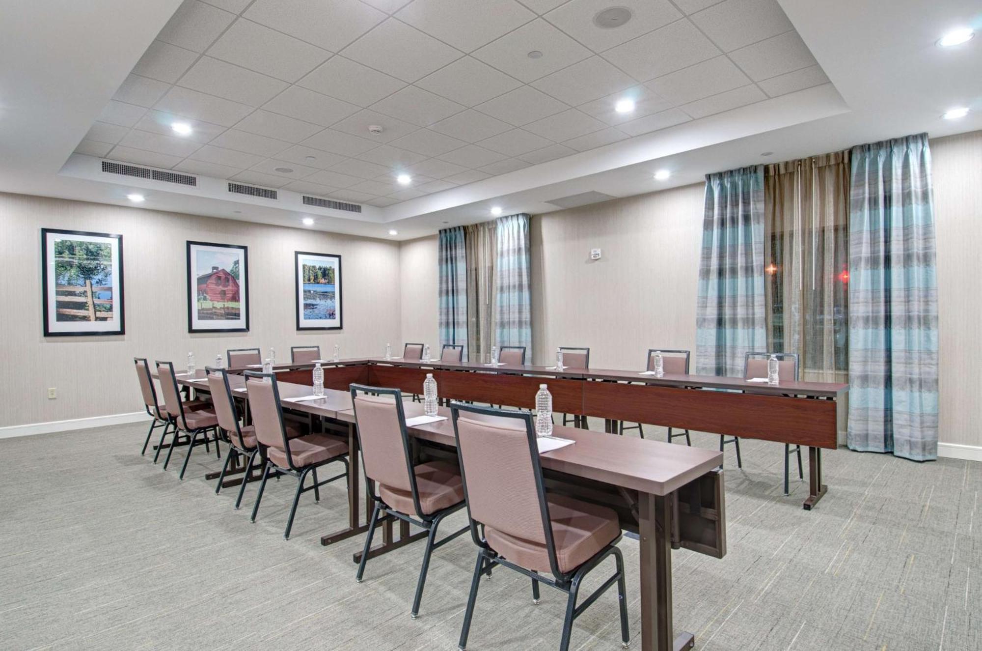 Hampton Inn Boston - Уестбъро Екстериор снимка
