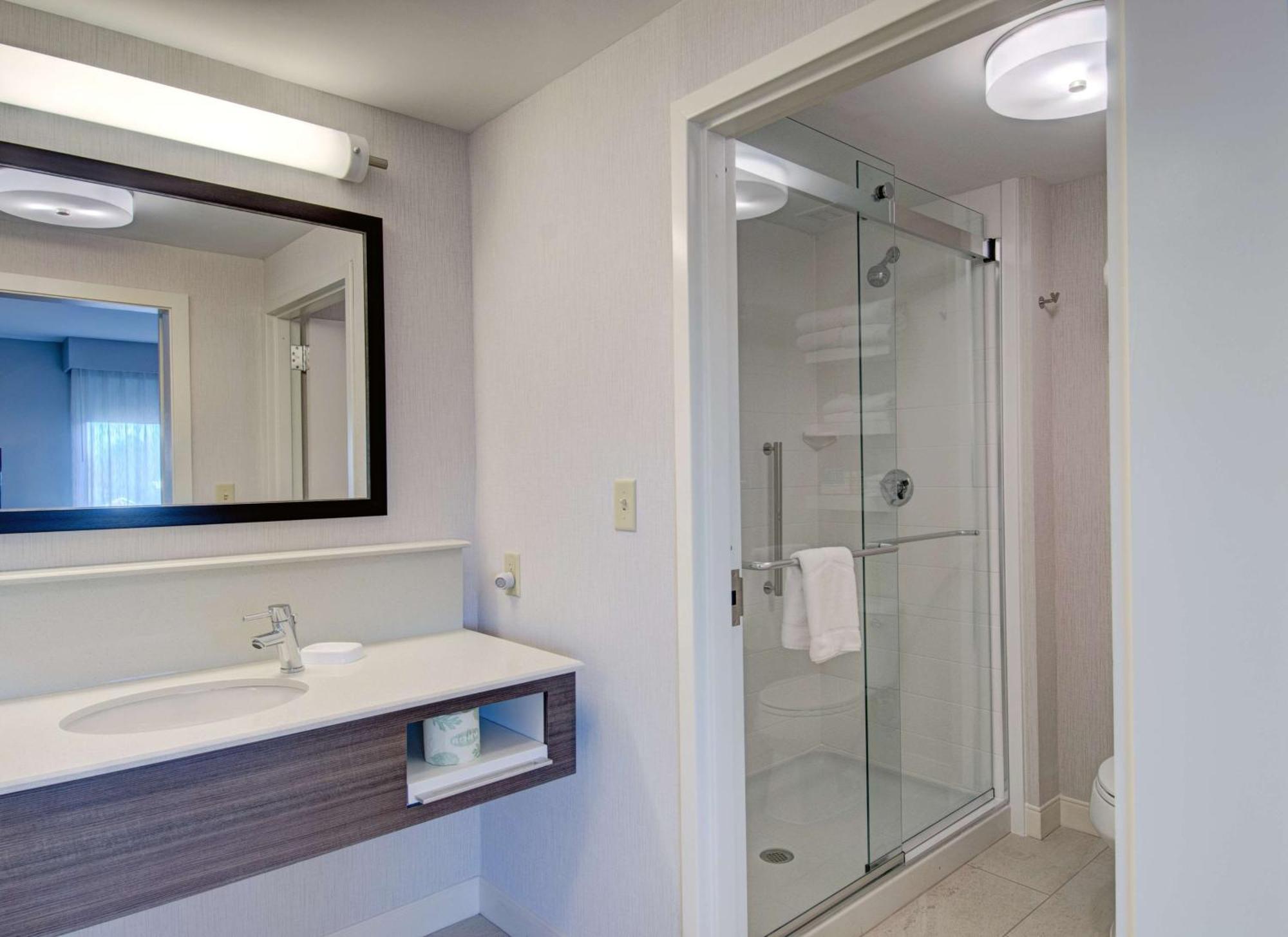 Hampton Inn Boston - Уестбъро Екстериор снимка
