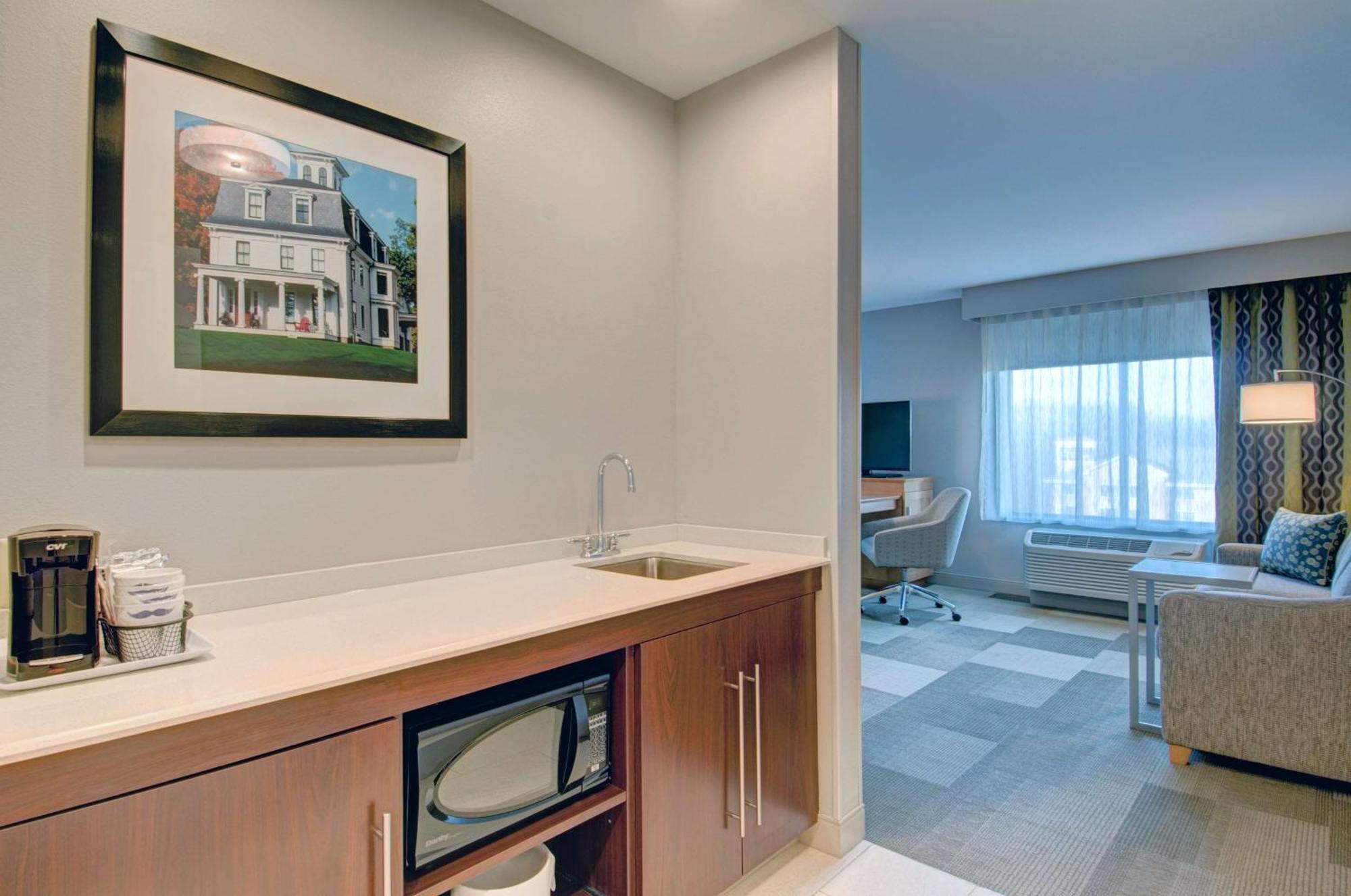 Hampton Inn Boston - Уестбъро Екстериор снимка
