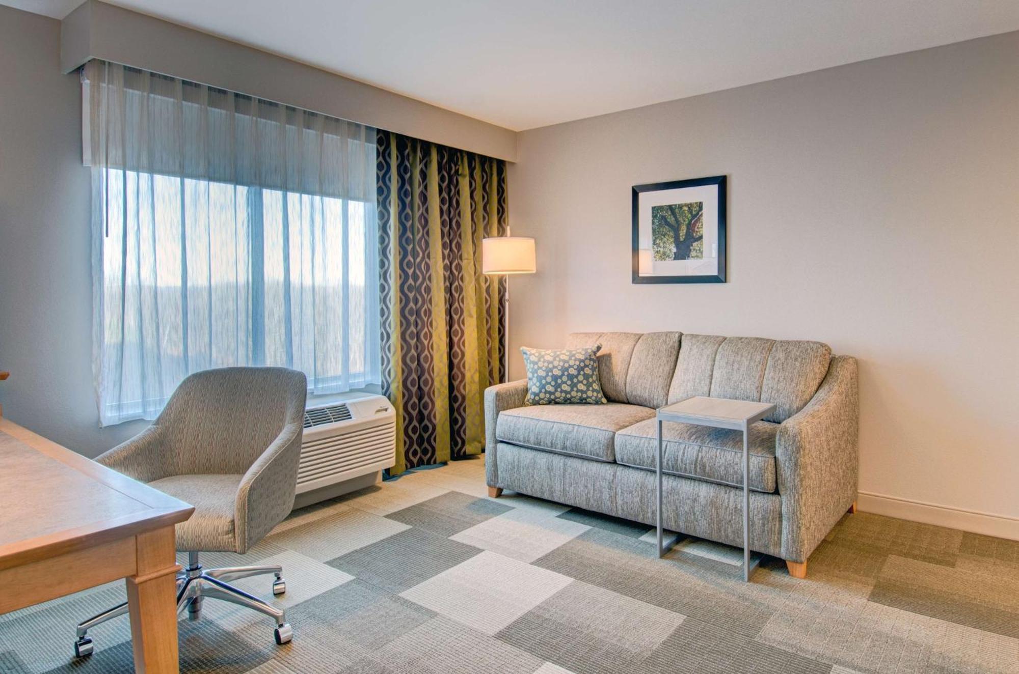 Hampton Inn Boston - Уестбъро Екстериор снимка