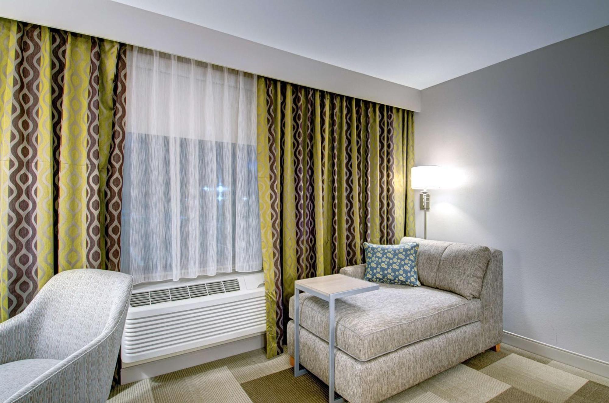 Hampton Inn Boston - Уестбъро Екстериор снимка