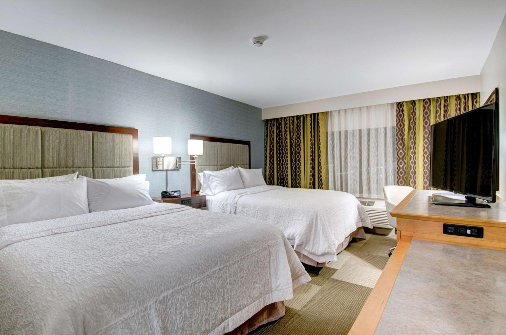 Hampton Inn Boston - Уестбъро Екстериор снимка