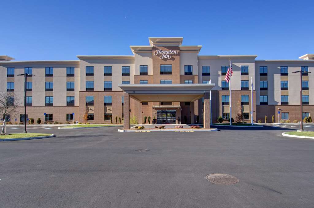 Hampton Inn Boston - Уестбъро Екстериор снимка